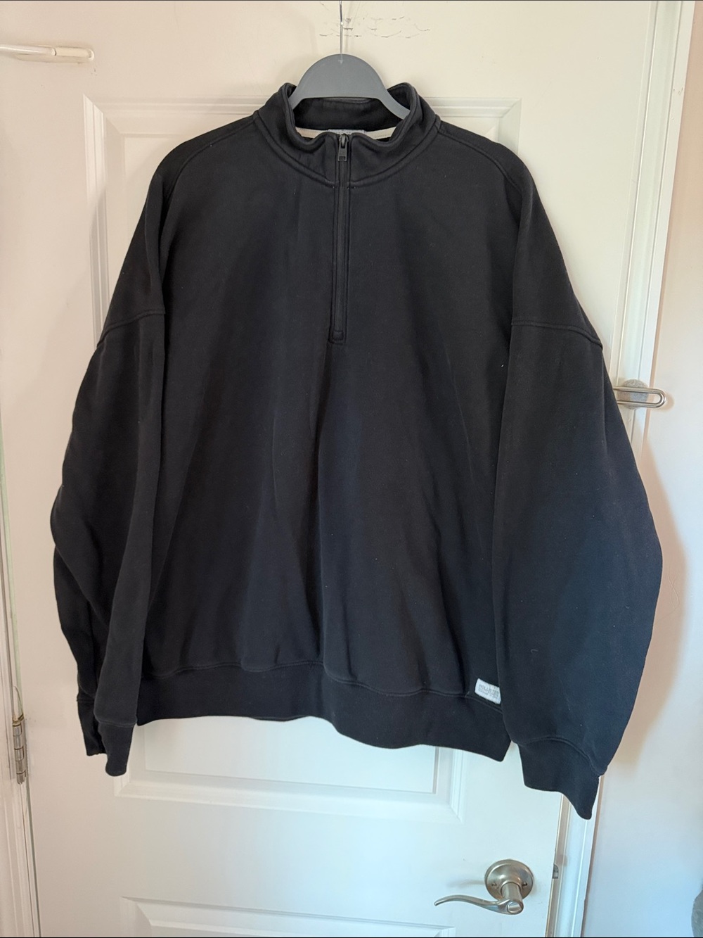 Hollister Men's Black Quarter-Zip Sweatshirt